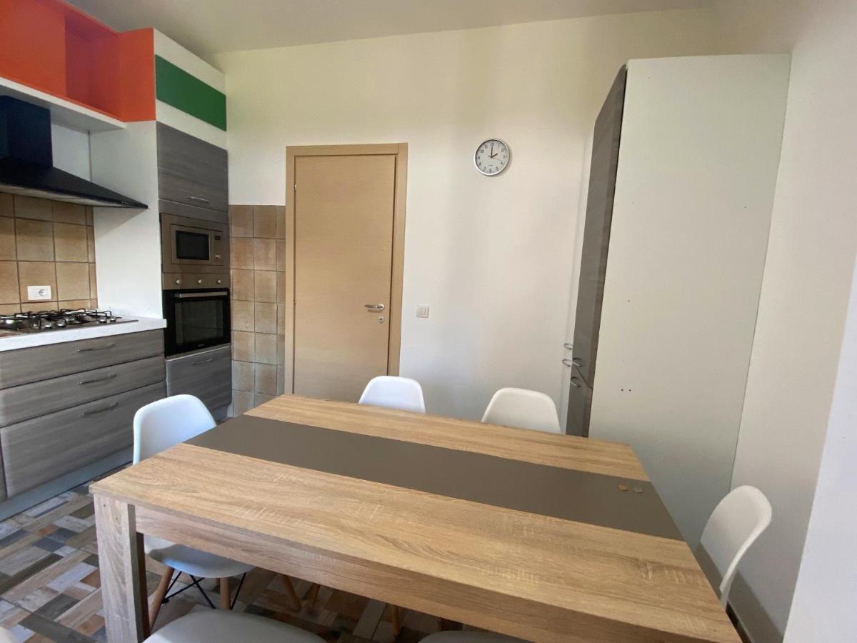 Appartamento Bellavista - Fronte Lago Di Varese Gavirate Buitenkant foto