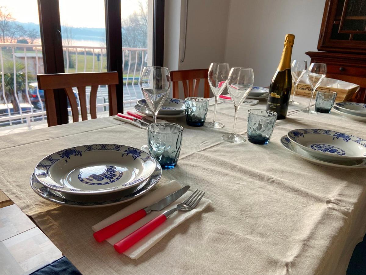 Appartamento Bellavista - Fronte Lago Di Varese Gavirate Buitenkant foto
